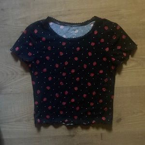 adorable strawberry tee 🍓 🌱